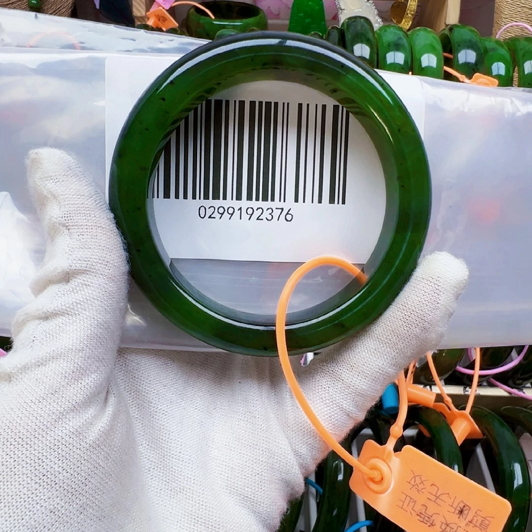 3***6和田玉未镶嵌手镯