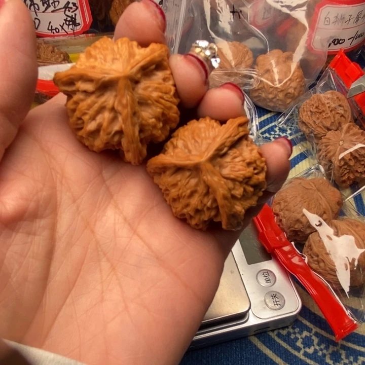 任***吊坠桃核三棱36核桃