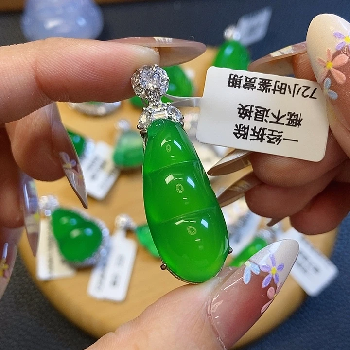 玛瑙/玉髓银S925镶嵌颈饰福豆吊坠