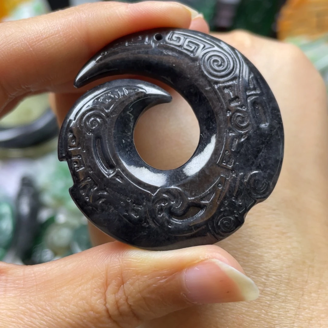 翡翠颈饰未镶嵌牌子