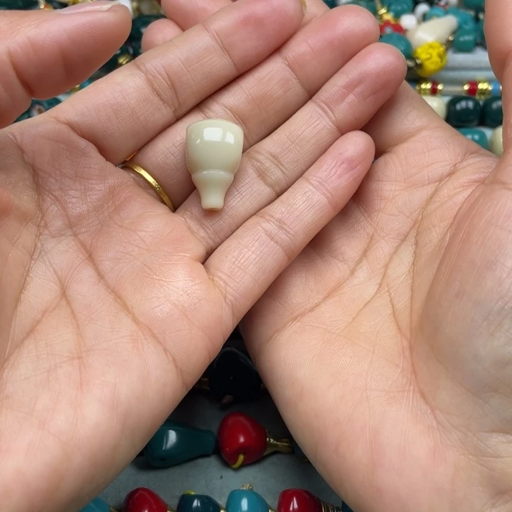 颈饰琉璃雪巴琉璃配饰珠