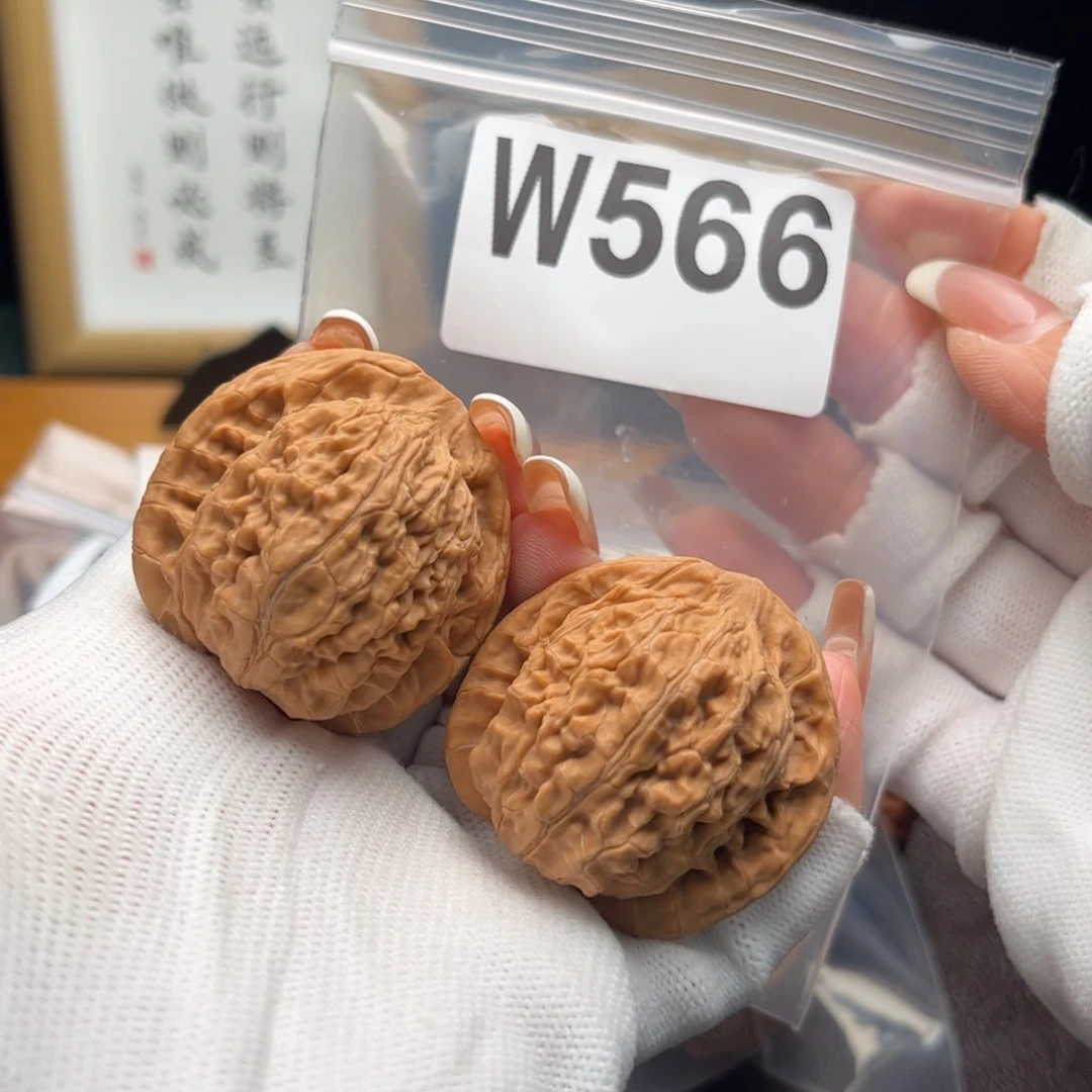 文玩核桃把件40望月w 566