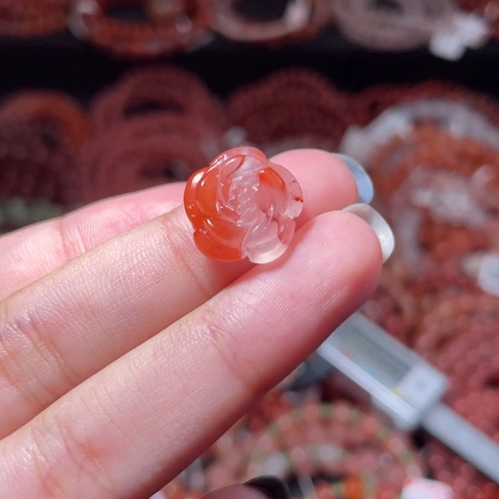 南红玛瑙未镶嵌玫瑰花382