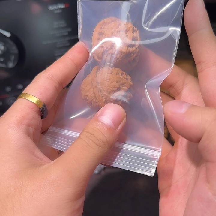 杨****吊坠文玩核桃全品瓷娃娃