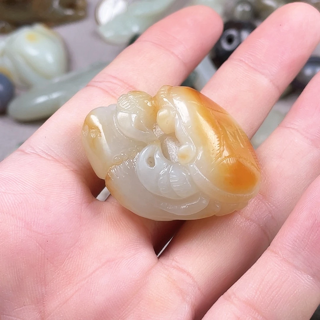 和田玉（糖玉）未镶嵌颈饰