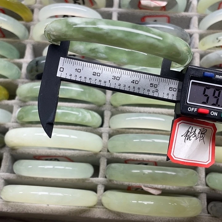 未镶嵌蛇纹石玉手镯62