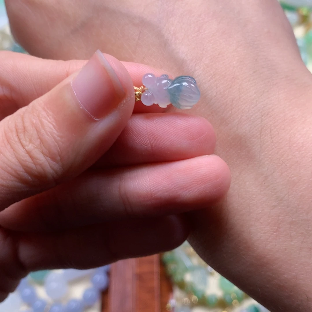 翡翠未镶嵌颈饰是