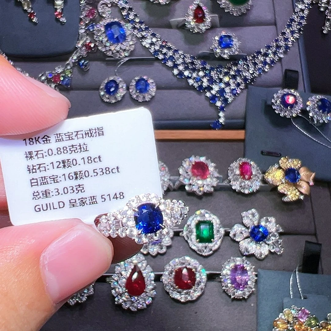 18K金镶嵌戒指蓝宝石