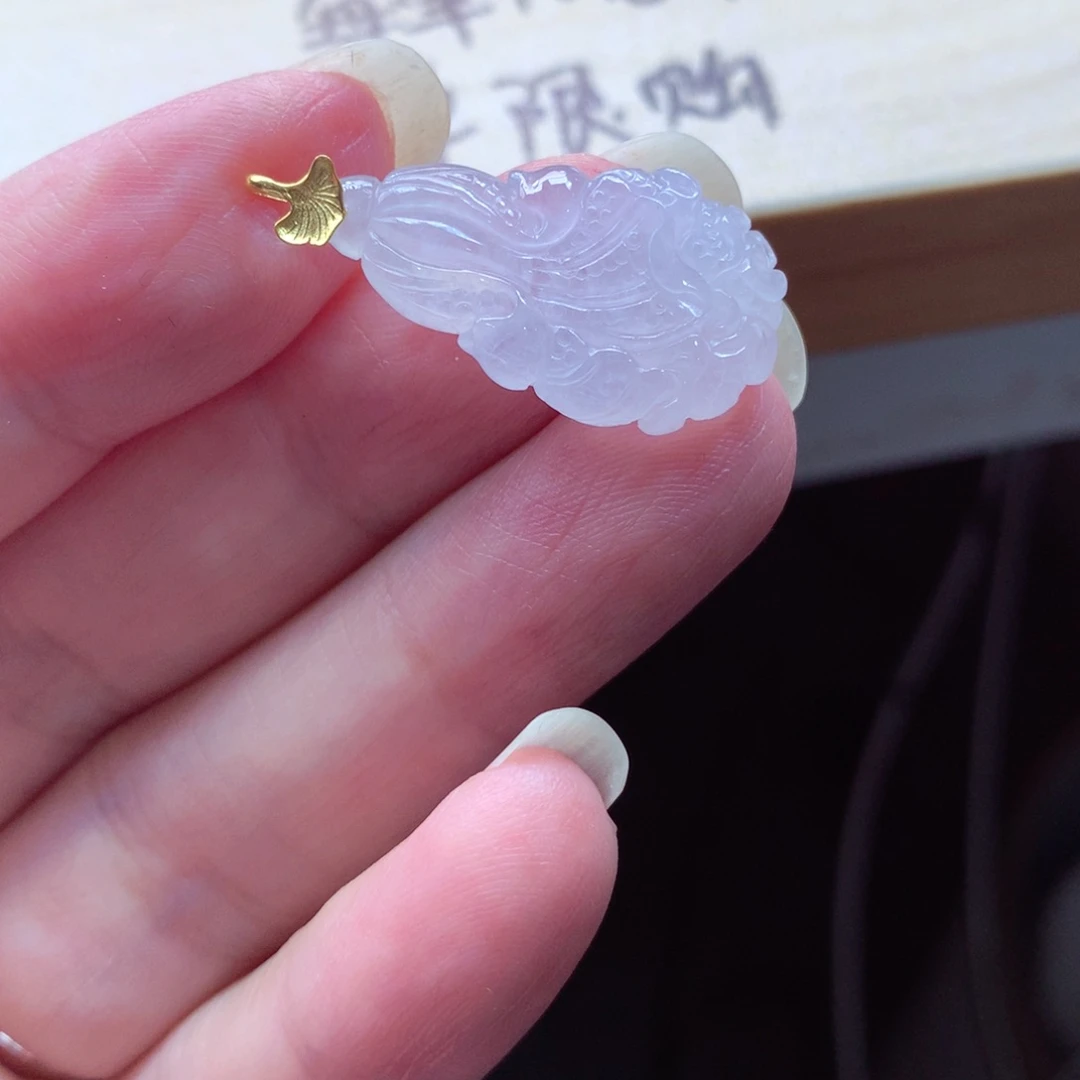 翡翠18K金镶嵌颈饰吊坠