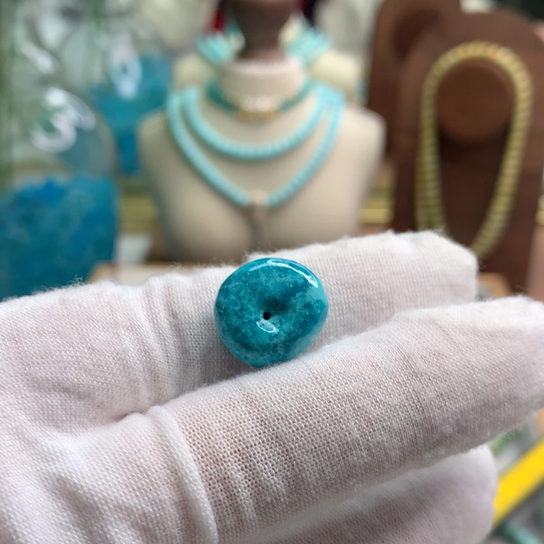 腾***头绿松石未镶嵌饰品