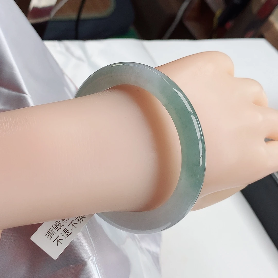 翡翠手镯未镶嵌天然翡翠A货