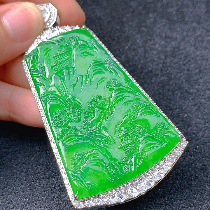 翡翠未镶嵌颈饰翡翠有点纹裂