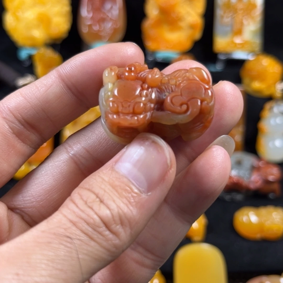 石英质玉（黄龙玉）未镶嵌颈饰