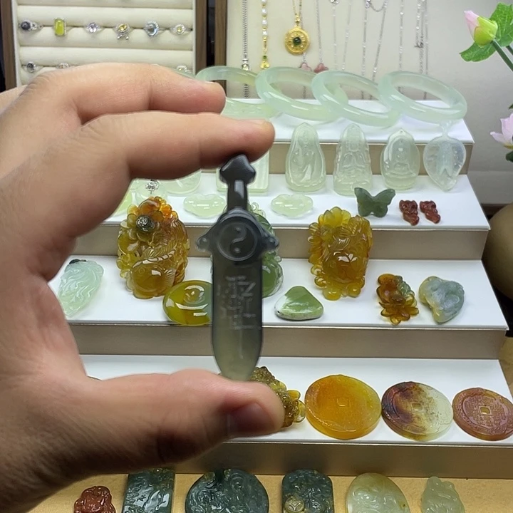 未镶嵌蛇纹石玉颈饰