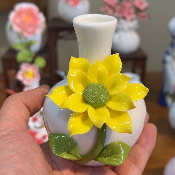 手工精致陶瓷摆件