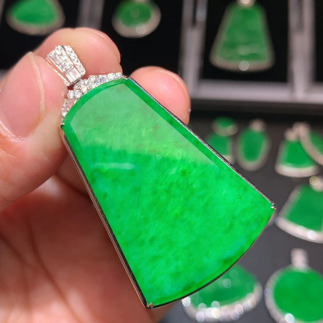 翡翠颈饰18K金镶嵌翡翠