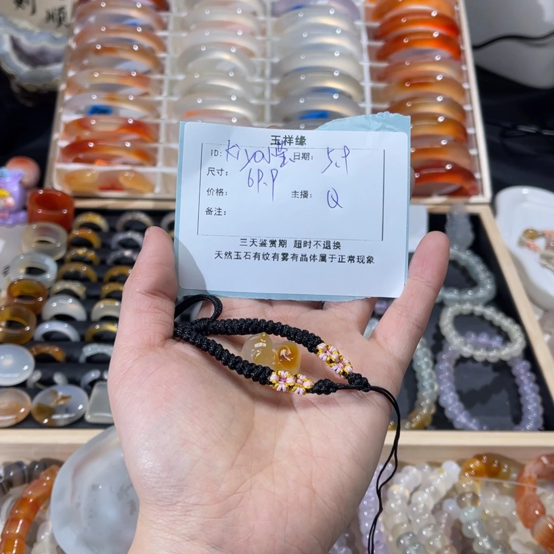 玛瑙/玉髓手串未镶嵌K****莹