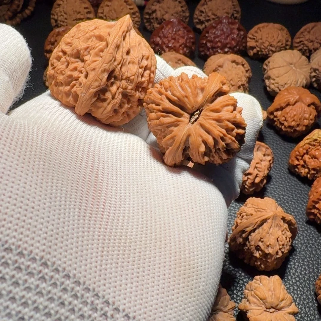 文玩核桃吊坠顺丰到付南疆石