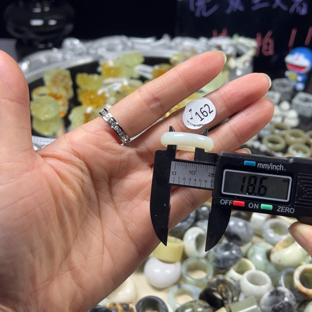 蛇纹石玉未镶嵌戒指