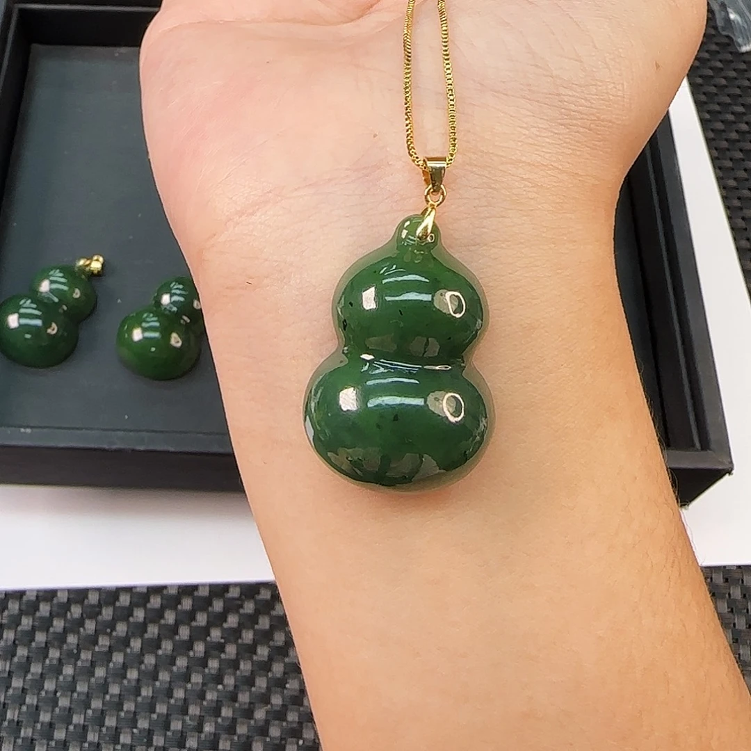 和田玉银S925镶嵌颈饰碧玉葫芦