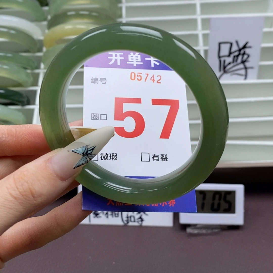 蛇纹石玉手镯未镶嵌