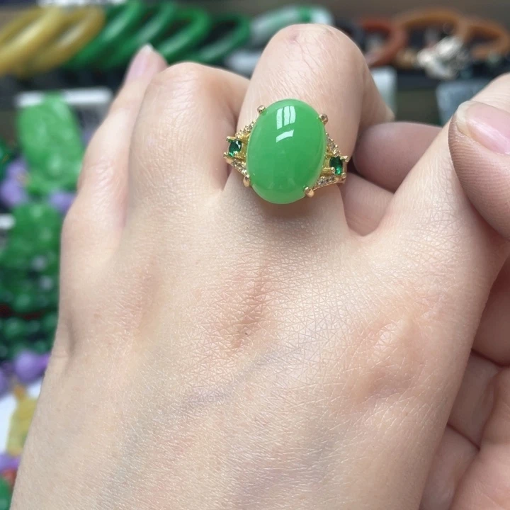 翡翠未镶嵌颈饰戒指76