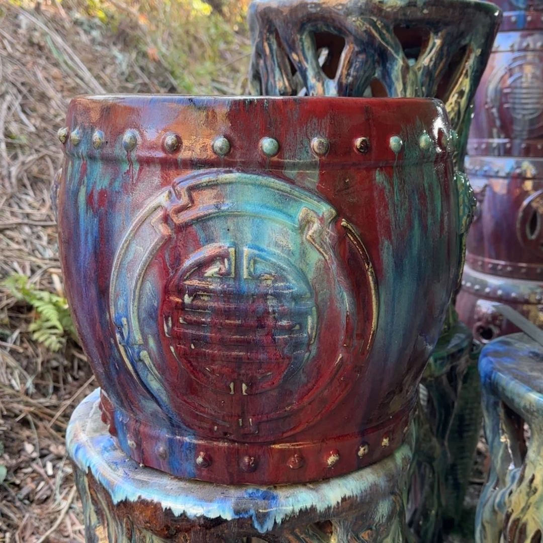 红泥花盆默**首