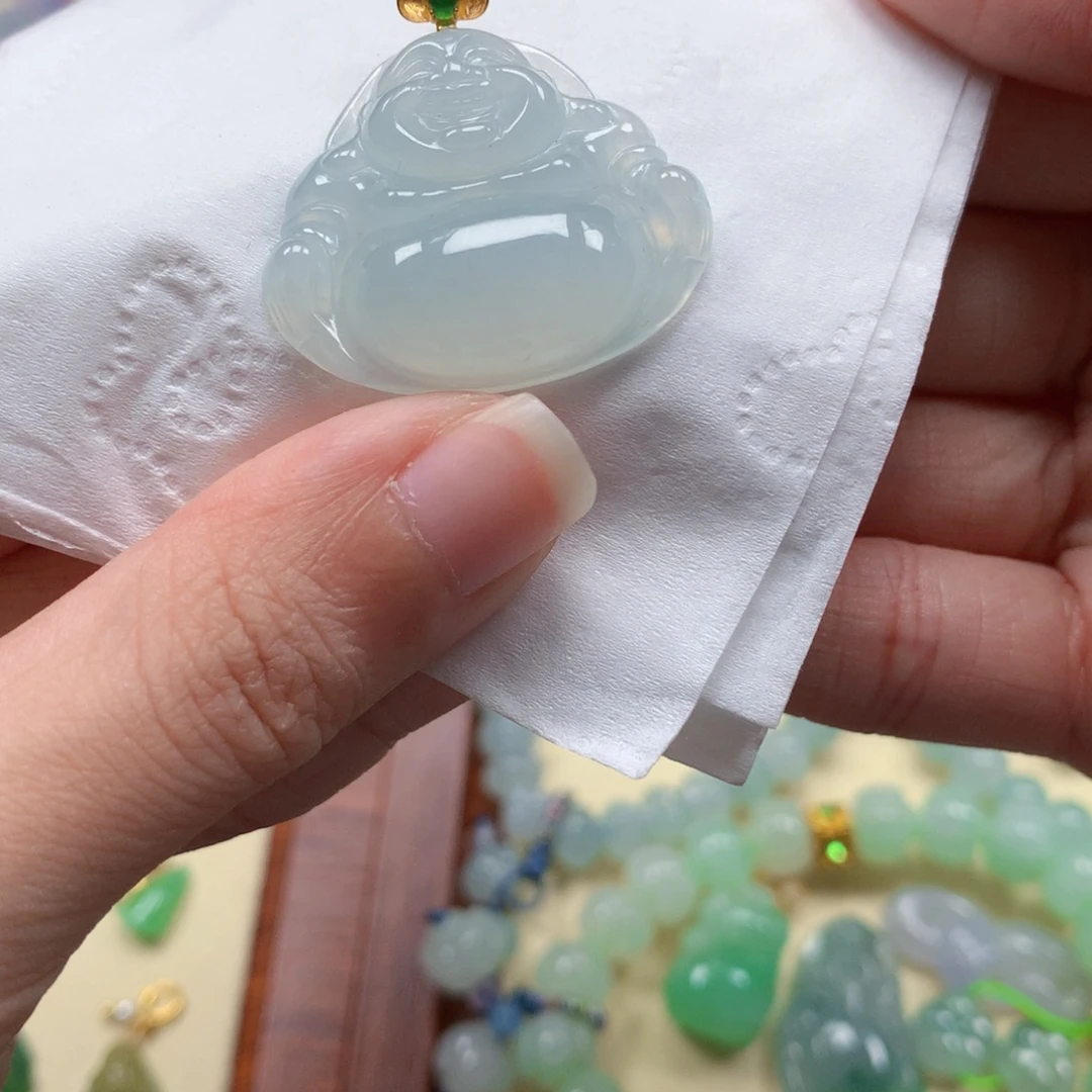 翡翠18K金镶嵌颈饰是