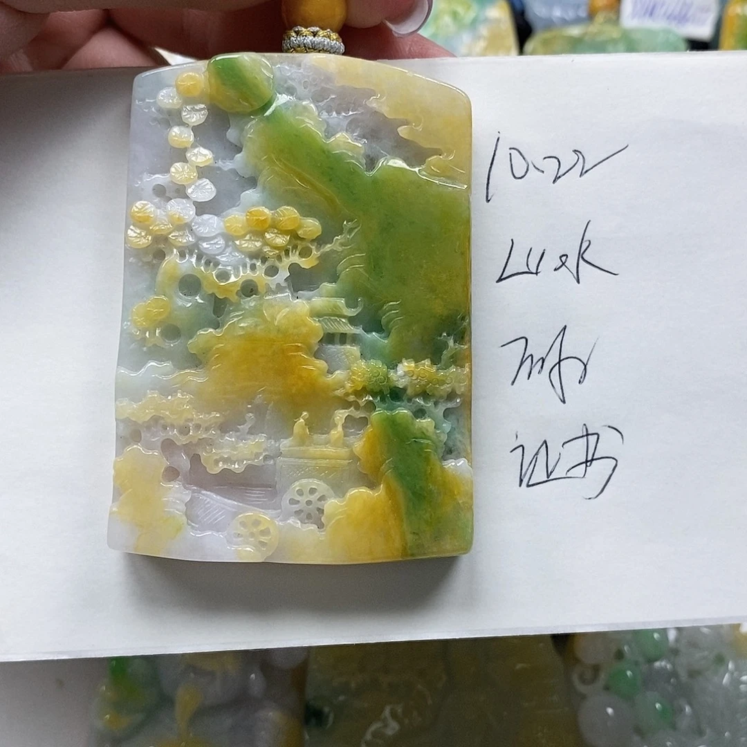 梦***寻翡翠未镶嵌颈饰翡翠