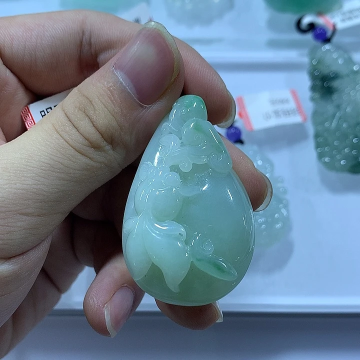 翡翠未镶嵌颈饰天然翡翠A货吊坠