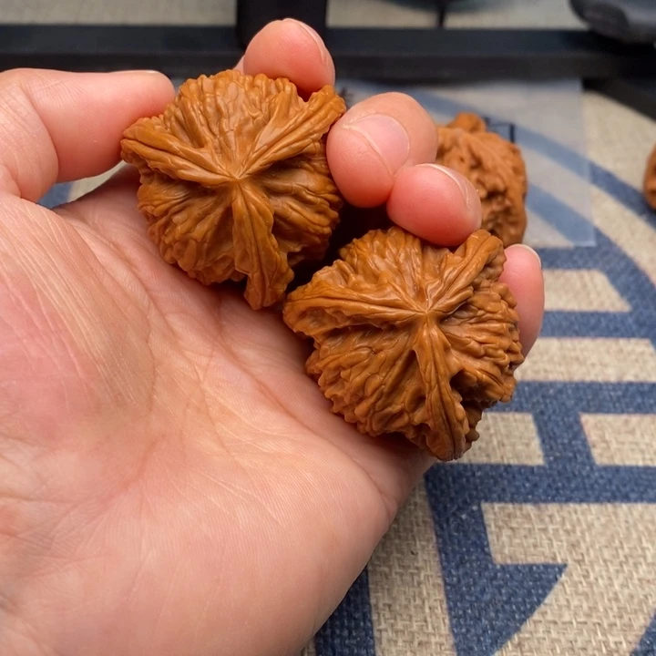 吊坠文玩核桃耿****鱼三棱