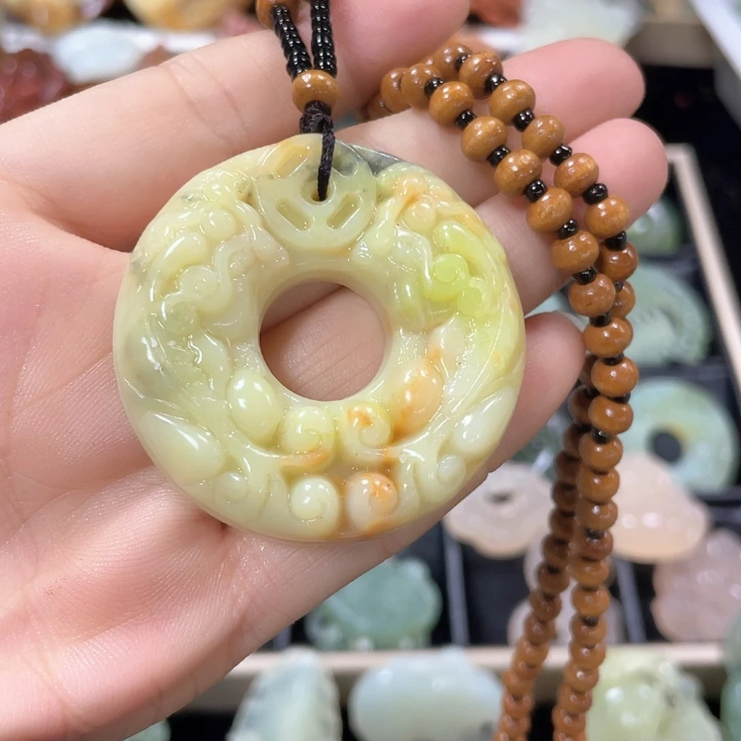 蛇纹石玉颈饰未镶嵌