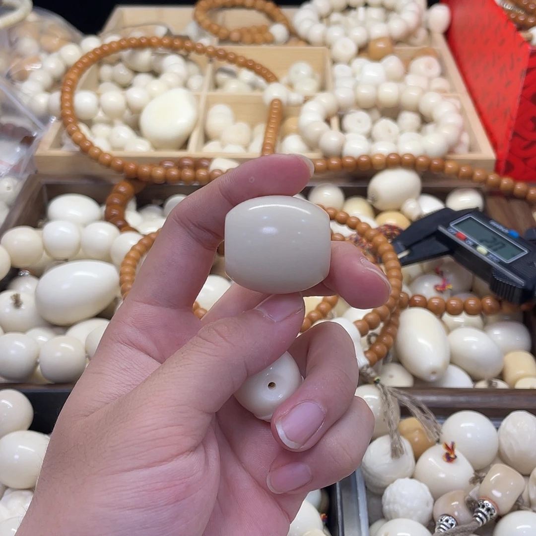 L***e吊坠菩提根/象牙果