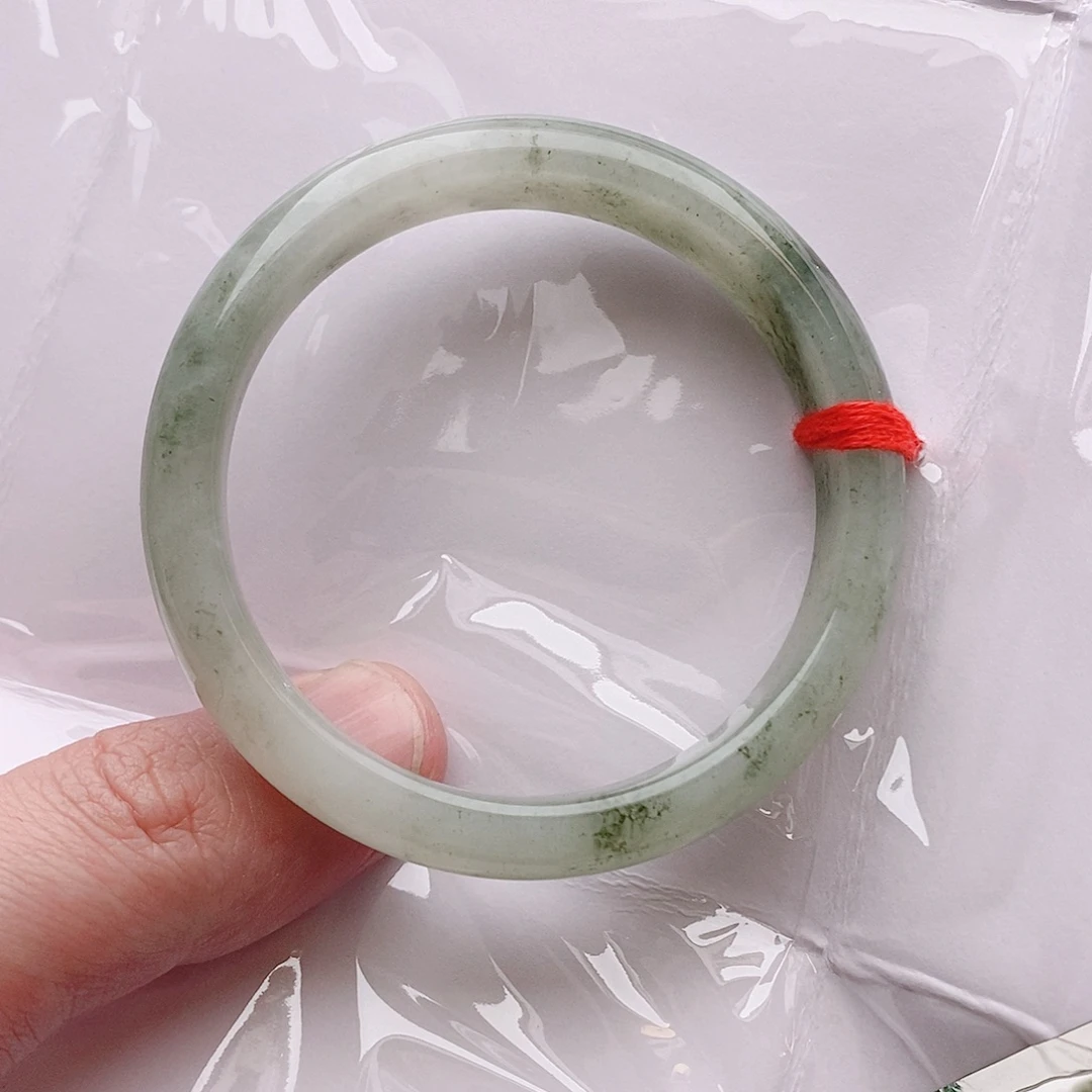 独山玉未镶嵌手镯