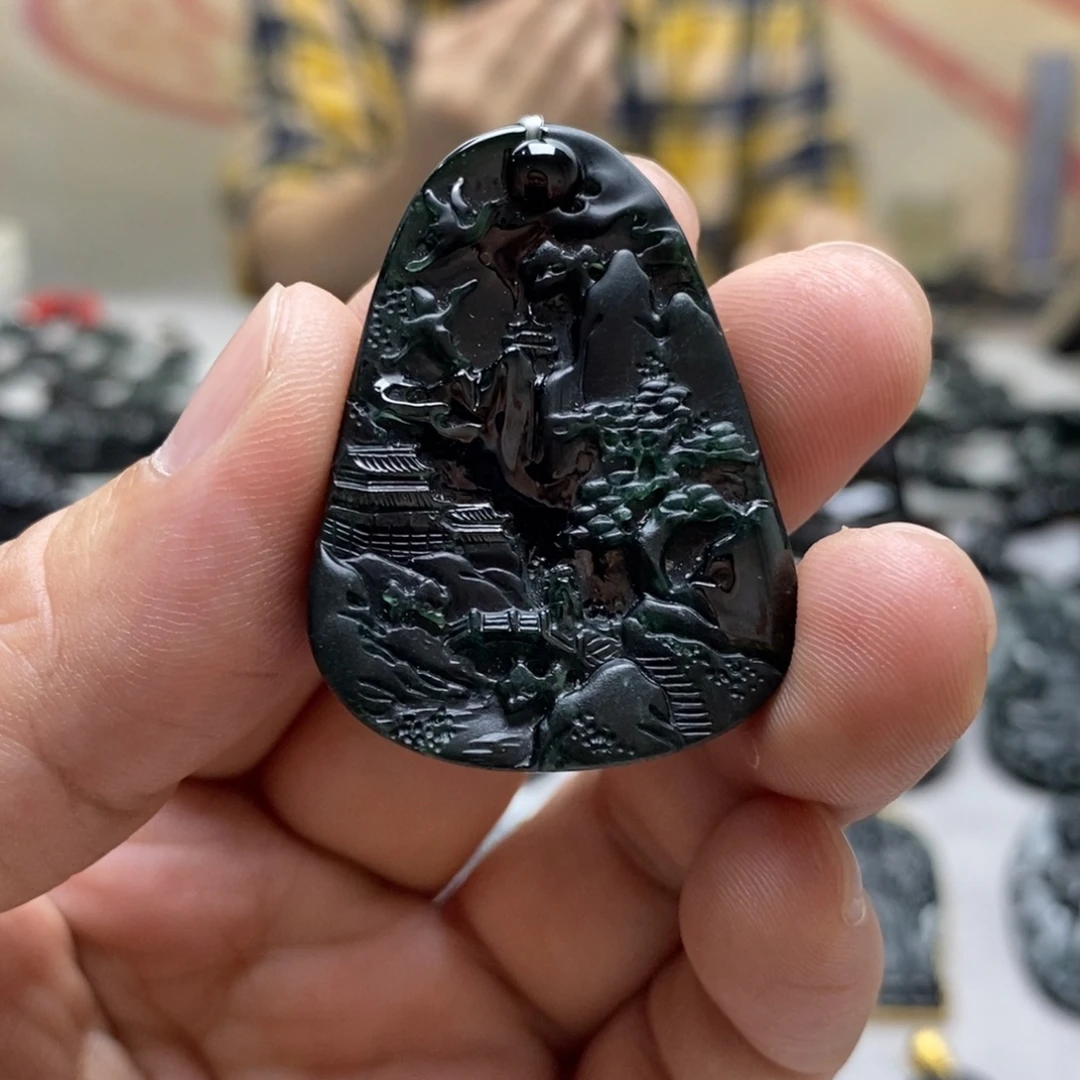 翡翠未镶嵌颈饰山水