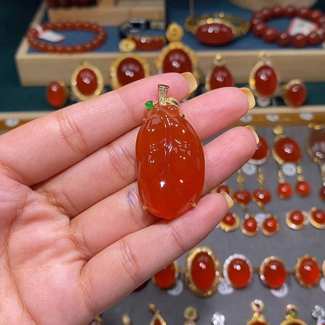 南红玛瑙18K金镶嵌颈饰