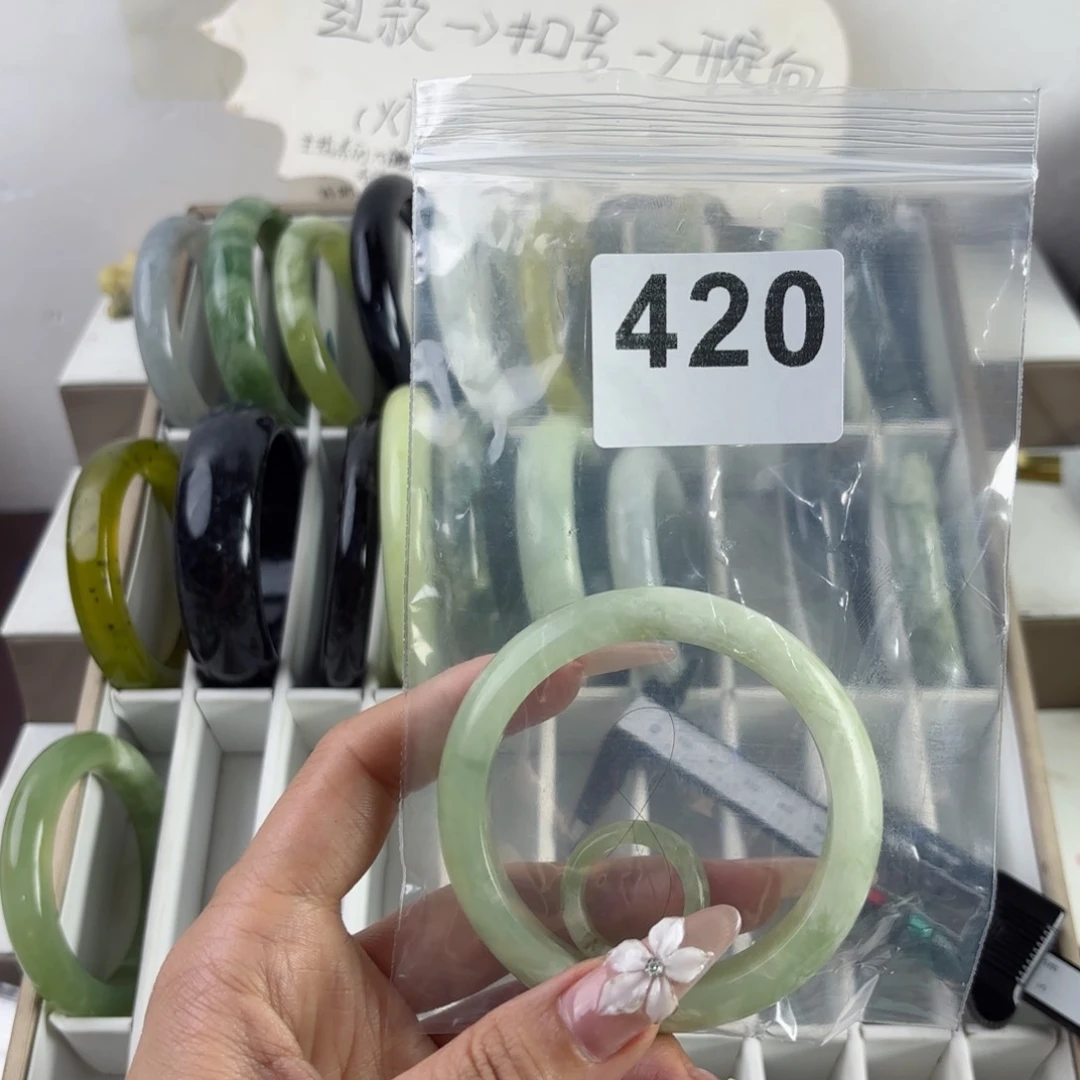 蛇纹石玉未镶嵌手镯易*点