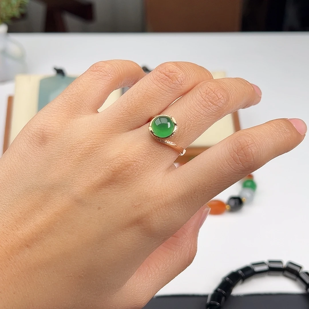 翡翠18K金镶嵌戒指众星捧月