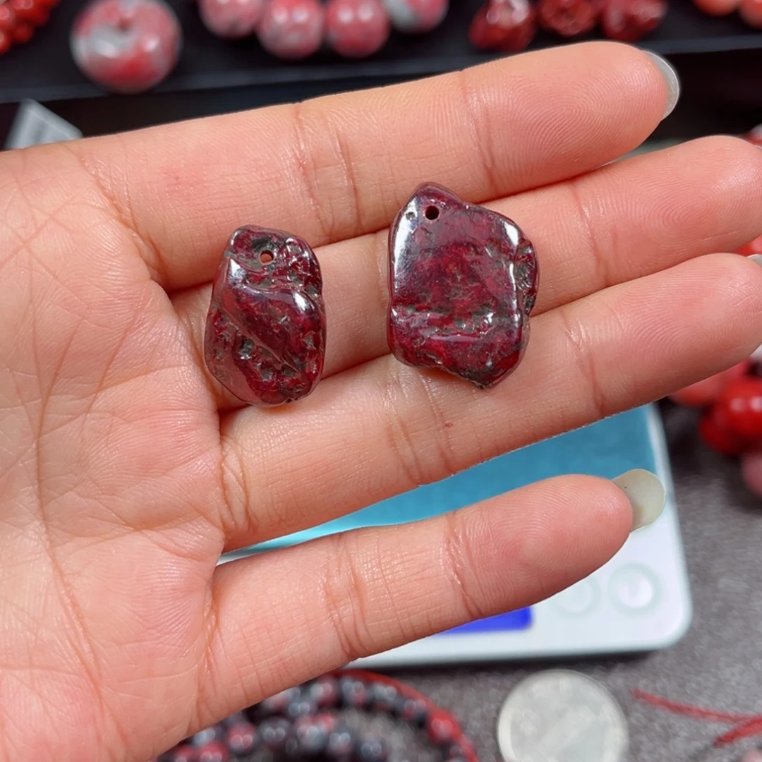 天然辰砂原矿吊坠2颗