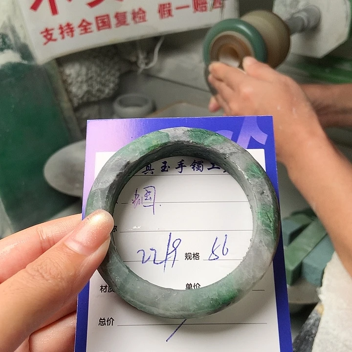 蝈***蝈未镶嵌手镯石英质玉（非洲翠）