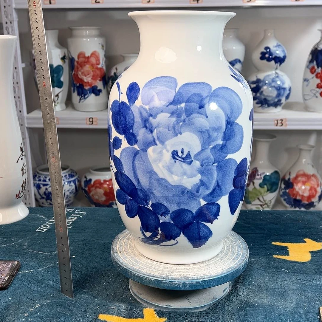 摆件景德镇陶瓷大冬青牡