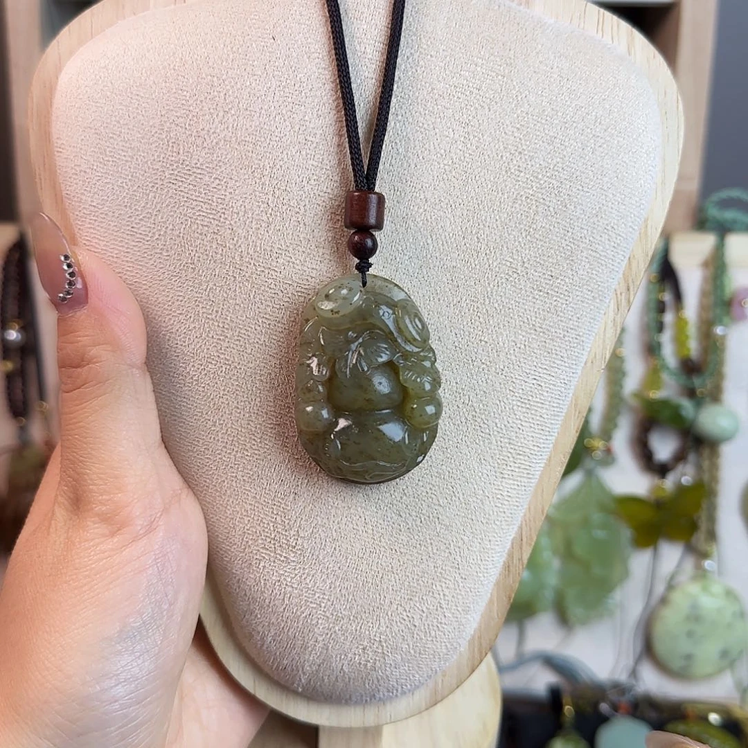 蛇纹石玉未镶嵌颈饰