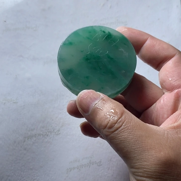 秀***丽定制石英质玉（非洲翠）