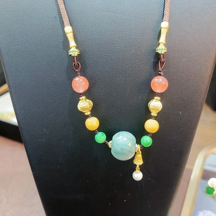 翡翠颈饰未镶嵌吊坠