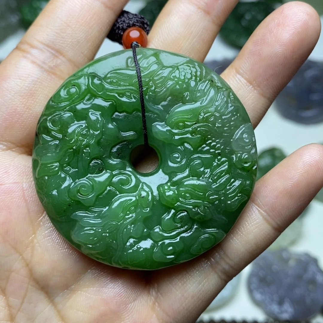 和田玉未镶嵌颈饰瑕疵
