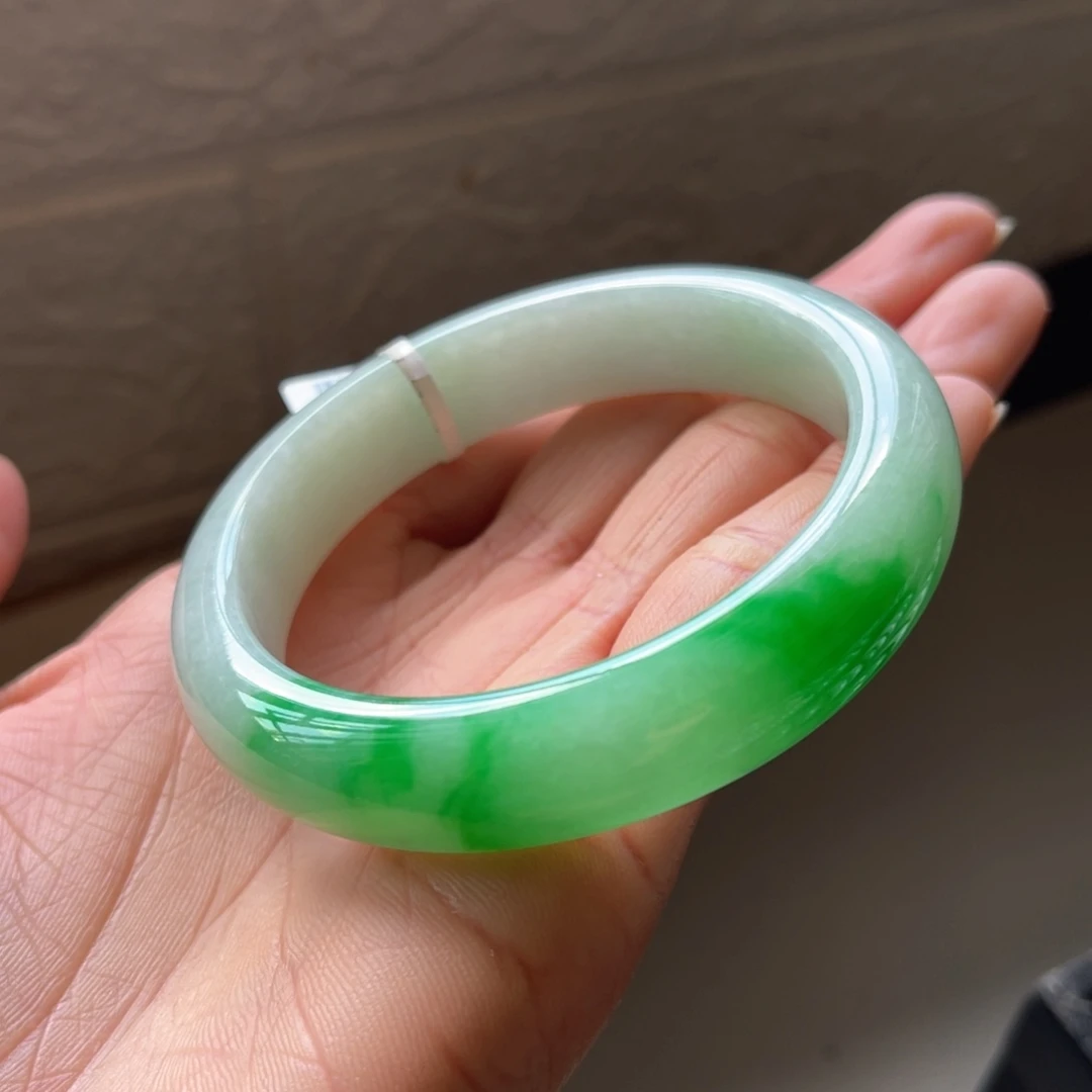 翡翠手镯未镶嵌55.6圈三天鉴赏期