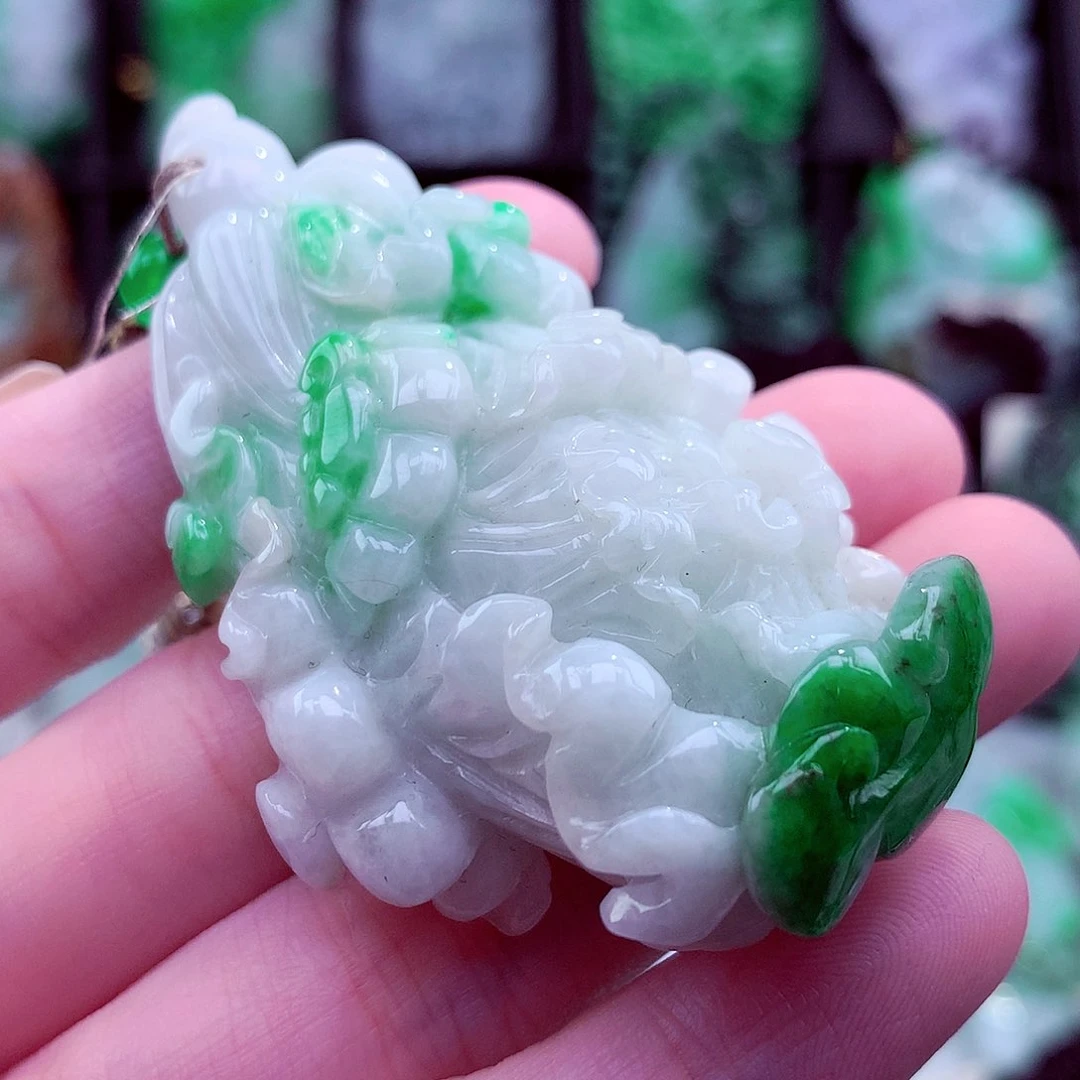 翡翠未镶嵌颈饰挂件