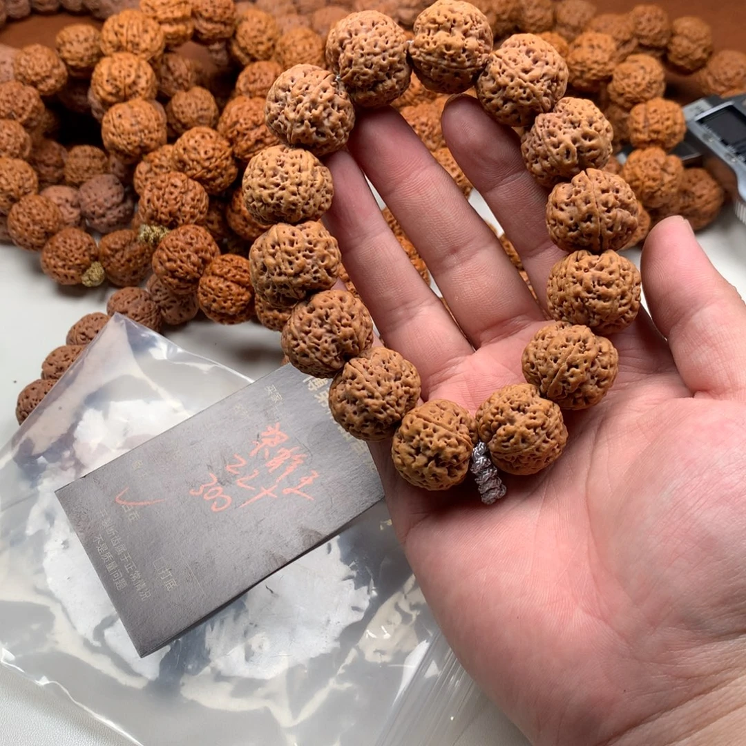 手串金刚菩提22+闷尖梁蜂王