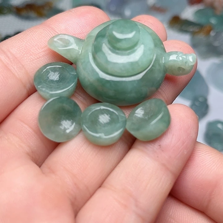 翡翠颈饰未镶嵌把把壶