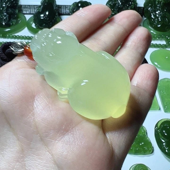 敢***想蛇纹石玉未镶嵌颈饰